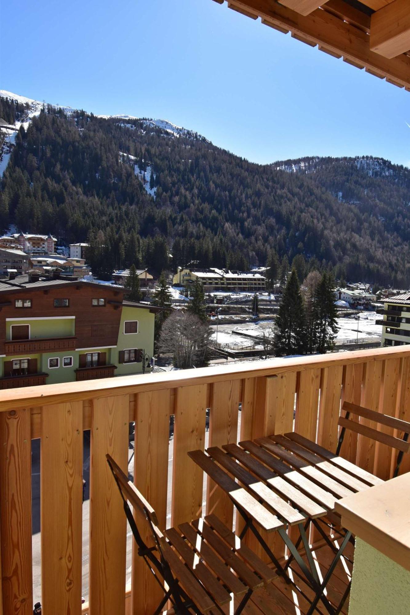 Emerald Studio Apartment Madonna di Campiglio Bagian luar foto