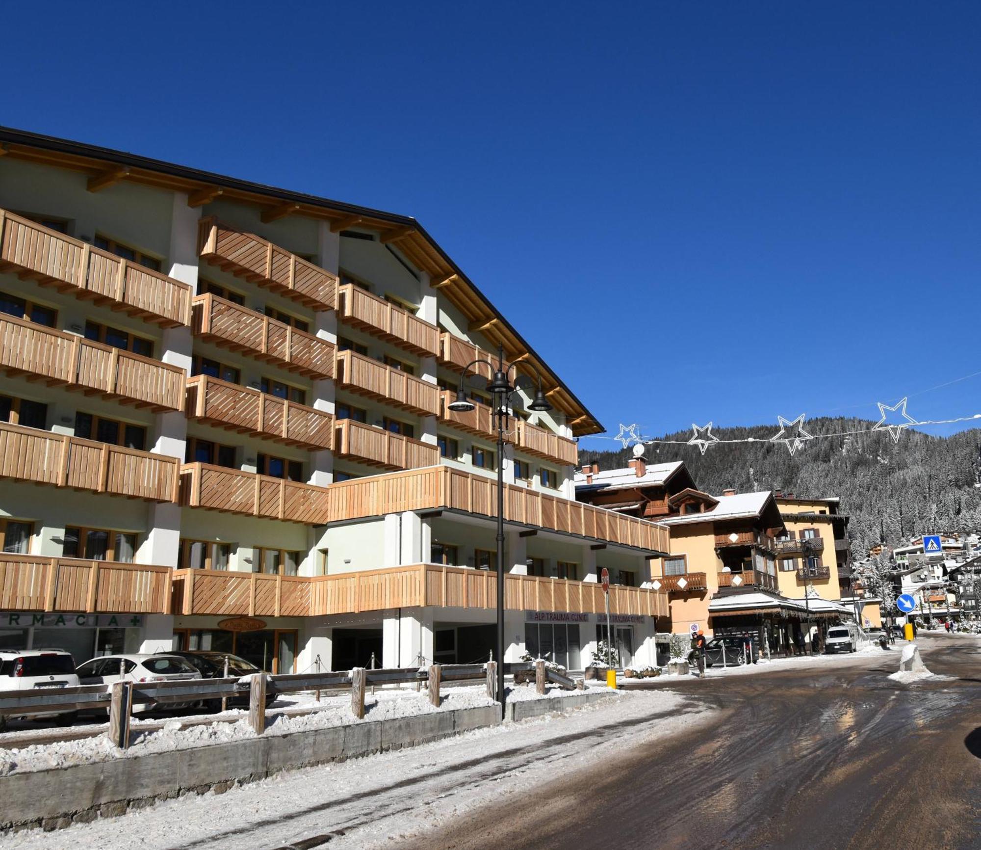 Emerald Studio Apartment Madonna di Campiglio Bagian luar foto